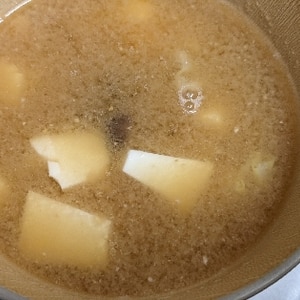 キャベツ・しめじ・油揚げの味噌汁